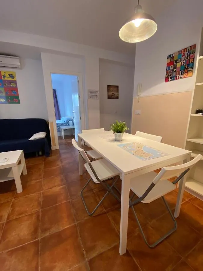 Apartamento Centro + wifi+ 2 camas de matrimonio +playa Cádiz 0*,