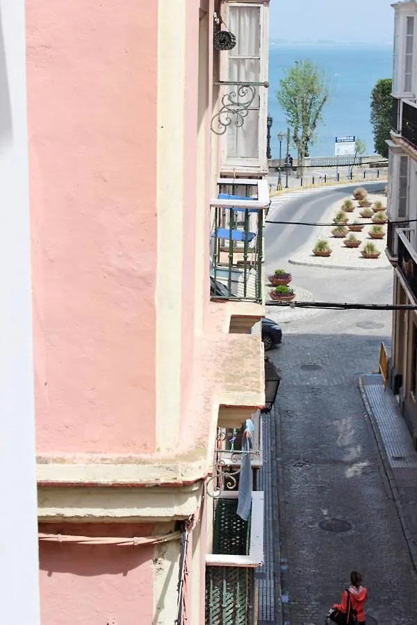 Apartamento Centro + wifi+ 2 camas de matrimonio +playa Cádiz